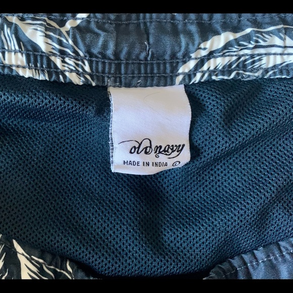 Men swimming trunk, printed white & blue. Size L & even maybe bigger. - Picture 3 of 6